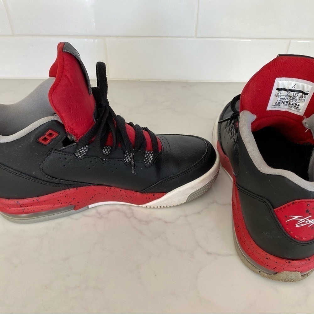 Nike Air Jordan Flight youth size 4.5. NO creases! Used. In excellent condition - Picture 3 of 8